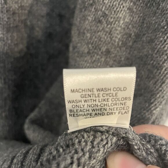 Banana Republic Sweater - Picture 8 of 8